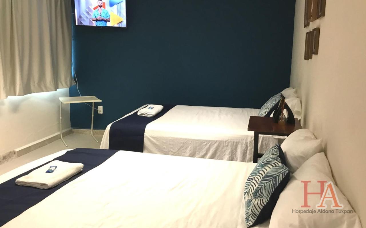 Hospedaje Aldana - Habitacion L E R D O En Zona Centro 툭스판 외부 사진