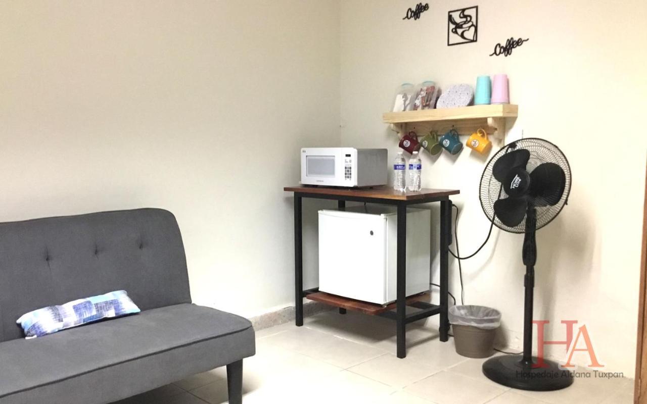 Hospedaje Aldana - Habitacion L E R D O En Zona Centro 툭스판 외부 사진