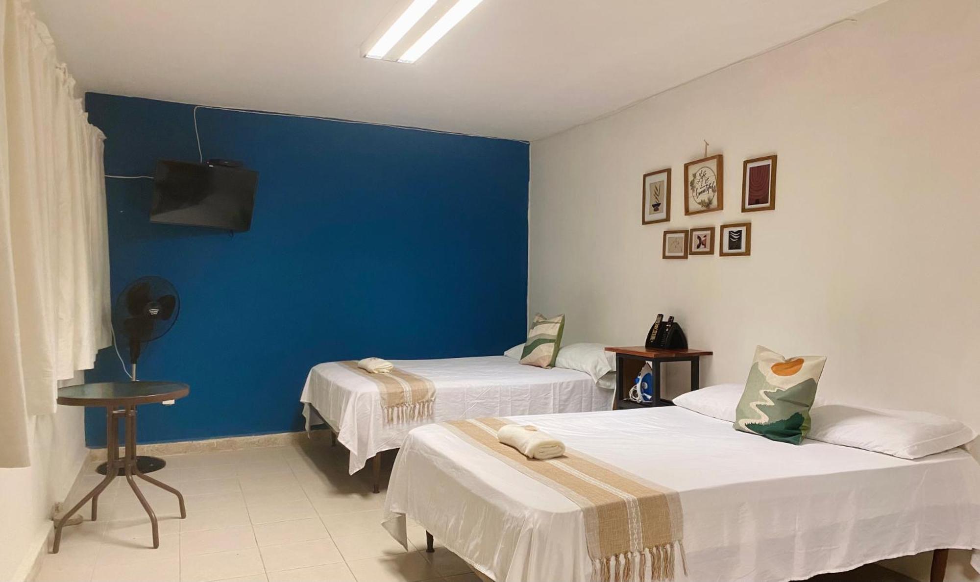 Hospedaje Aldana - Habitacion L E R D O En Zona Centro 툭스판 외부 사진